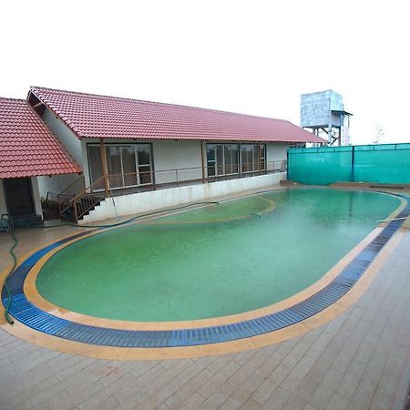 Break The Routine Hotel Murbad Exterior photo